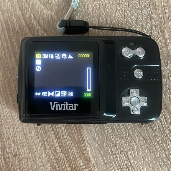 Vivitar ViviCam 7.1 Megapixel Compact Camera - Picture 11 of 14